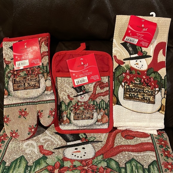 4~Pcs Holiday Snowman Peace Love Towel & Pot Holder & 1 Oven Mitt & Pot Holder - Picture 9 of 15